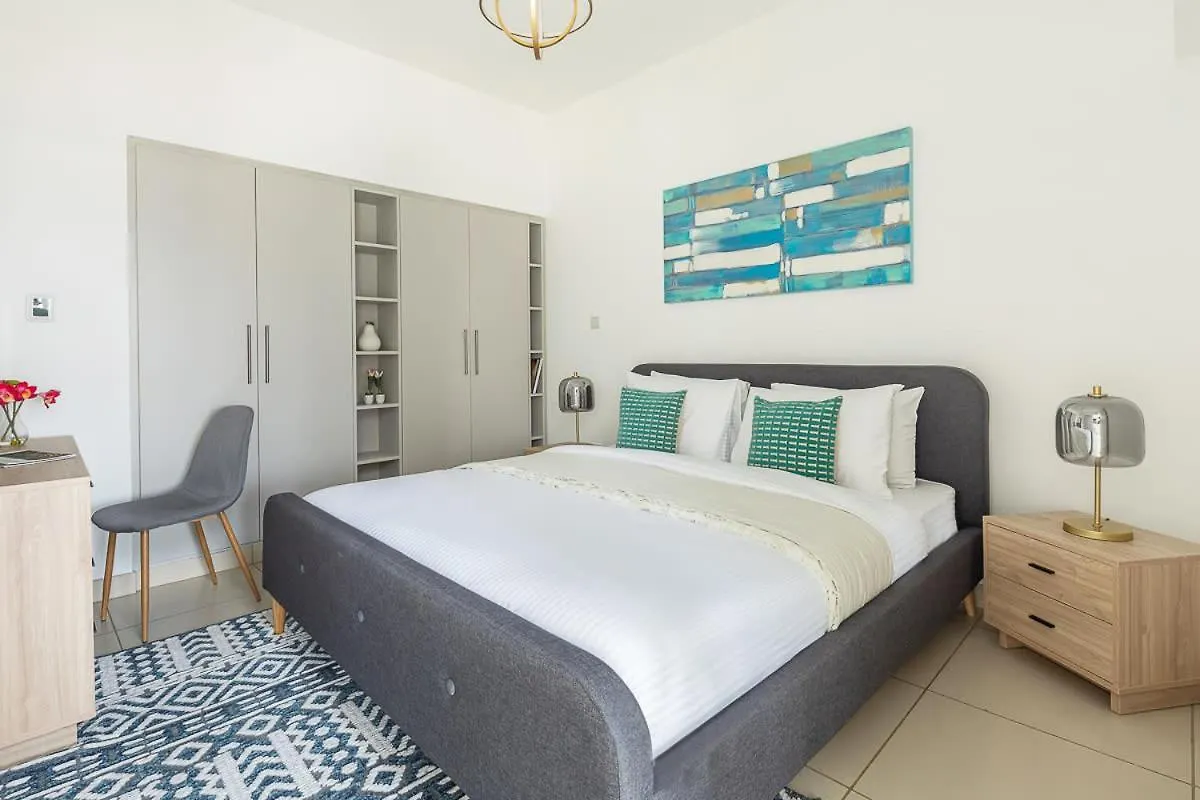 Frank Porter - The Lofts Apartment Dubai