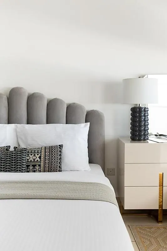 Frank Porter - The Lofts Apartment Dubai