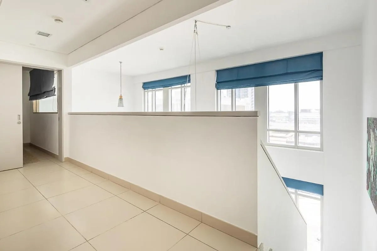 Frank Porter - The Lofts Apartment Dubai