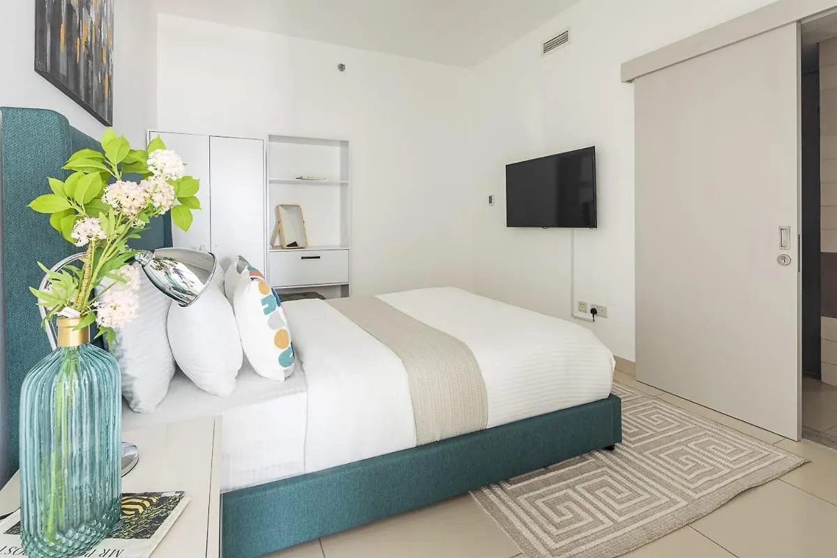 Frank Porter - The Lofts Apartment Dubai