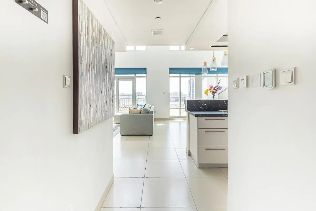 Frank Porter - The Lofts Apartment Dubai